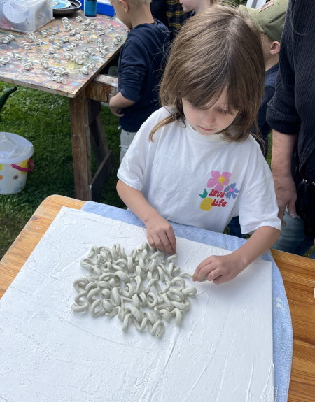 Foto Neuenburger Kunstwoche Tonarbeiten